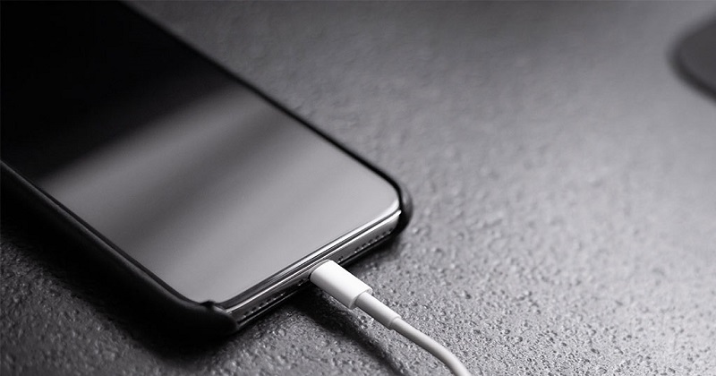 Sạc iPhone 4 không lên pin, không vào điện: Cách sửa