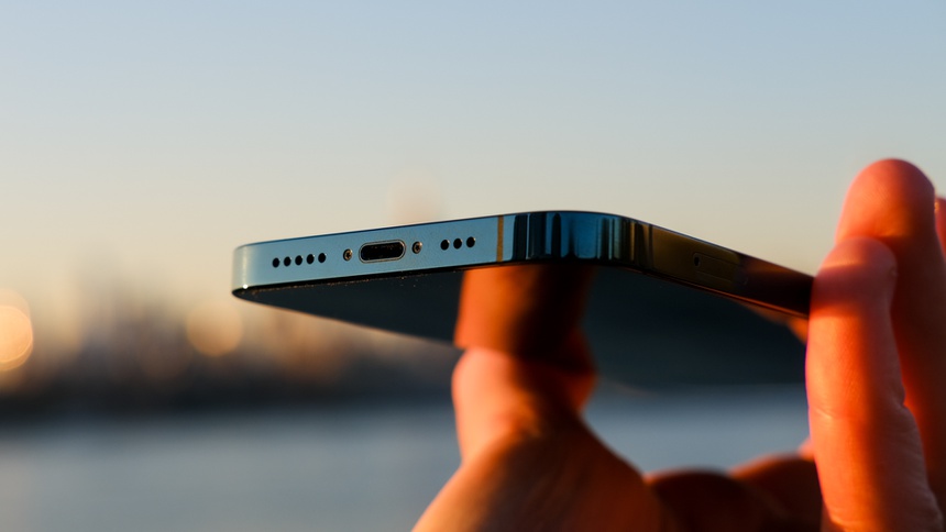 Cổng kết nối Lightning trên iPhone sắp biến mất, Apple đang hướng đến thay đổi nào?