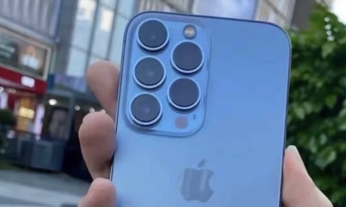 Khóc thét khi nhìn iPhone 15, 16, 17, 18 do Trung Quốc chế