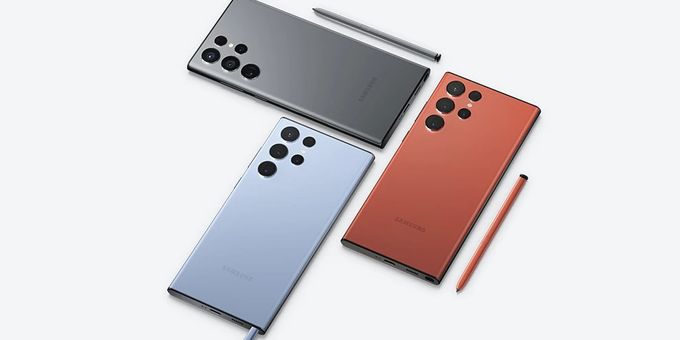 Nhờ công nghệ pin EV, Samsung Galaxy S23 series dự kiến sẽ có pin khủng lên đến 5500mAh Bởi Phanh Phanh - 21 Tháng Tư, 2022 455 0 samsung-galaxy-s23-series-se-di-kem-nhung-nang-cap-lon-ve-pin-nho-ap-dung-cong-nghe-pin-ev-1 Các báo cáo mới chỉ ra rằng Samsung sẽ trang bị cho dòng Galaxy S23 pin lớn hơn nhờ công nghệ pin EV tân tiến hứa hẹn mang lại mật độ năng lượng tốt hơn 10%. Thông tin về dung lượng pin của Galaxy S23 Dòng điện thoại thông minh hiện tại của Apple tự hào về thời lượng pin tốt nhất trên thị trường. Chính vì thế, có vẻ như đối thủ Samsung đang có kế hoạch thay đổi mọi thứ với các flagship chủ đạo thế hệ tiếp theo của mình là dòng Galaxy S23. Theo các báo cáo mới, series Galaxy S23 có tên mã “Diamond” sẽ chứa viên pin lớn hơn đáng kể so với dòng Galaxy S22. Tất cả những điều này có được là nhờ vào công nghệ pin mới mà Samsung có kế hoạch triển khai trên dòng Galaxy S23. Theo trang truyền thông Hàn Quốc The Elec, Samsung Digital Interface (SDI) sẽ áp dụng phương pháp xếp chồng mà hãng này sử dụng để sản xuất pin EV trên điện thoại thông minh trong tương lai cho series Galaxy S23 sắp tới. samsung-galaxy-s23-series-se-di-kem-nhung-nang-cap-lon-ve-pin-nho-ap-dung-cong-nghe-pin-ev Công nghệ này sẽ cho phép mật độ năng lượng trên pin điện thoại thông minh cao hơn 10%. Quá trình sản xuất được cho là đang được tiến hành với việc công ty có một dây chuyền tại nhà máy ở Thiên Tân, Trung Quốc. Mặc dù vậy, Samsung Galaxy Z Fold4 dự kiến sẽ không được đi kèm công nghệ pin này. Tạm kết Đời máy tiền nhiệm Galaxy S22 phiên bản tiêu chuẩn khiến người dùng không mấy hài lòng vì giảm kích thước từ pin 4000mAh trên Galaxy S21 xuống pin 3700mAh. Samsung được cho là sẽ khắc phục điều đó với Galaxy S23. Đáng chú ý, Galaxy S23 Plus và Galaxy S23 Ultra sẽ có những nâng cấp tương tự, lần lượt lên đến 5000mAh và 5500mAh. samsung-galaxy-s23-series-se-di-kem-nhung-nang-cap-lon-ve-pin-nho-ap-dung-cong-nghe-pin-ev-2Về vi xử lý, theo báo cáo của Business Korea, Samsung đang cân nhắc sử dụng bộ vi xử lý hàng đầu tiếp theo của MediaTek cho S23 tại thị trường châu Á – Thái Bình Dương, một động thái có thể khiến hãng này từ bỏ nhà cung cấp chip lâu năm Qualcomm với các chip SoC Snapdragon của mình. Các tin rò rỉ cho rằng Galaxy S23 vẫn được phân phối với bộ vi xử lý Snapdragon cao cấp quen thuộc hơn ở các khu vực như tại Bắc Mỹ.