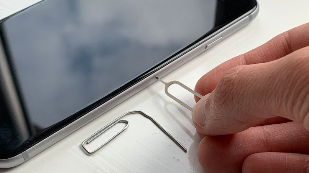 Sau khăn lau màn hình 500.000đ, Apple tiếp tục bán que chọc SIM với giá 100.000đ