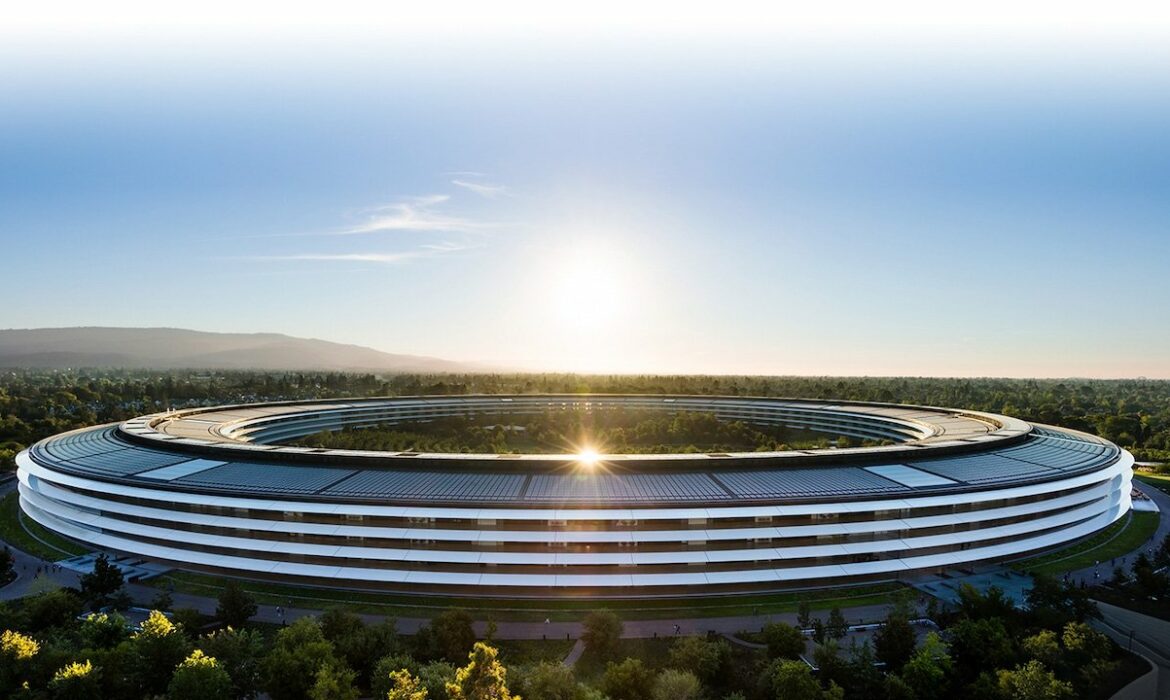 CEO Apple và thủ tướng Phạm Minh Chính gặp gỡ để thúc đẩy việc sản xuất tại Việt Nam