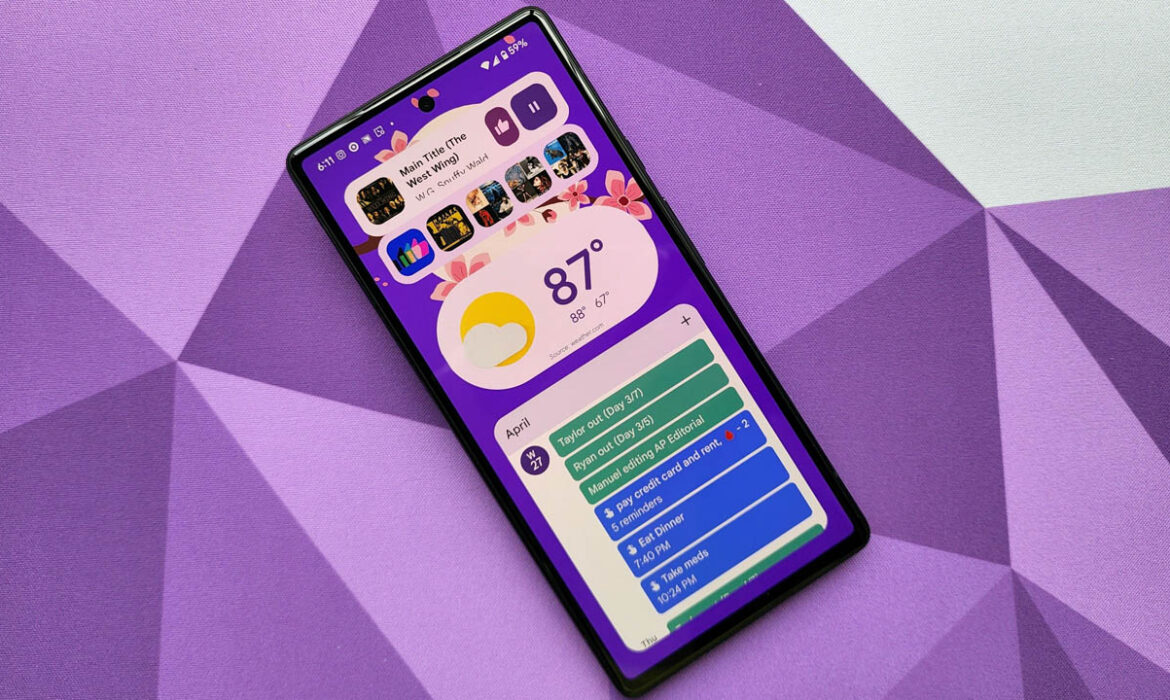 Google đã công bố về Android 13 cùng những tính năng mới đi kèm Pixel 6 và nhiều sản phẩm khác tại Hội nghị lập trình viên toàn cầu I/O 2022 vừa qua. Trong sự kiện này, công ty cũng thông báo về việc mở rộng phạm vi thử nghiệm Android 13 cho nhiều thiết bị hơn nhằm xây dựng mối quan hệ hợp tác vững chắc với các OEM khi phiên bản này phát hành chính thức. Theo ghi nhận thông qua chương trình Android beta, hiện đã có hơn 22 dòng máy được hỗ trợ cập nhật thử nghiệm. Trong đó gồm: Asus Asus Zenfone 8 Google Pixel 4 Pixel 4 XL Pixel 4a Pixel 4a 5G Pixel 5 Pixel 5a Pixel 6 Pixel 6 Pro Lenovo Lenovo Tab P12 Pro HMD Global Nokia X20 Oneplus Oneplus 10 Pro Oppo Oppo Find X5 Oppo Pro Find N Realme Realme GT 2 Pro Sharp Sharp Aquos Sense 6 Tecno Tecno Camon 19 Pro 5G Vivo Vivo X80 Pro Xiaomi Xiaomi 12 Xiaomi 12 Pro Xiaomi Pad 5 ZTE ZTE Axon 40 Ultra Bạn có thể tải về Android 13 beta cho từng thiết bị thông qua liên kết này. Mỗi OEM sẽ cung cấp một bộ quy trình riêng cần tuân theo để có thể nâng cấp thiết bị lên phiên bản thử nghiệm Android 13.